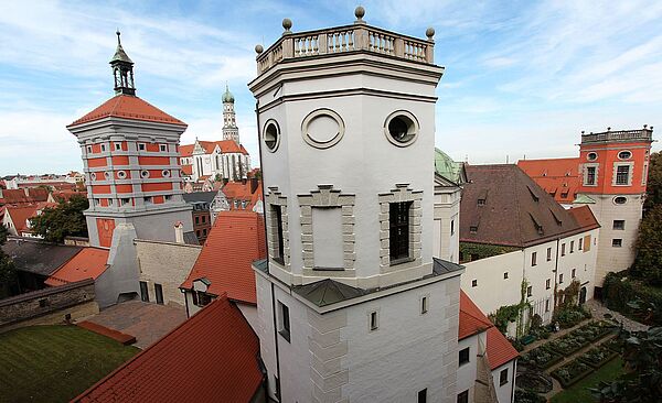 Wassertürme am Roten Tor. Links ist St. Ulrich